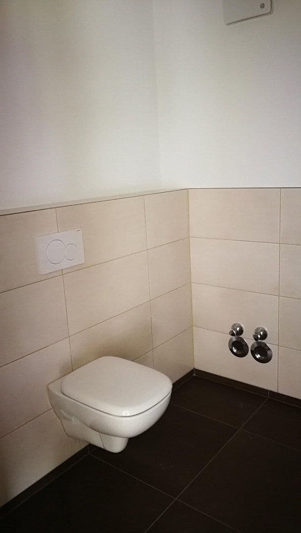 Prenájom bytu 3-izbový 85 m², Altlußheim, Bádensko-Wurttembersko Prenájom bytu 3-izbový 85 m², Altlußheim, Bádensko-Wurttembersko