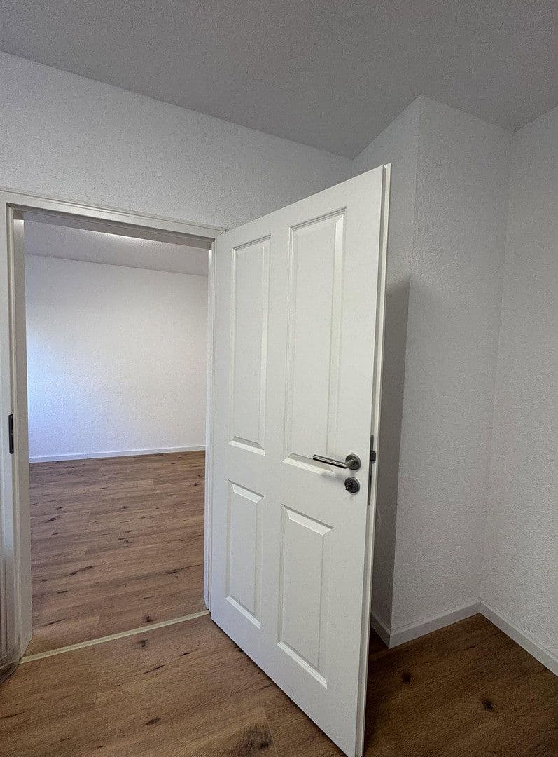 Prenájom bytu 4-izbový 80 m², Seebohmstr.37, Saarbrücken, Sársko Prenájom bytu 4-izbový 80 m², Seebohmstr.37, Saarbrücken, Sársko