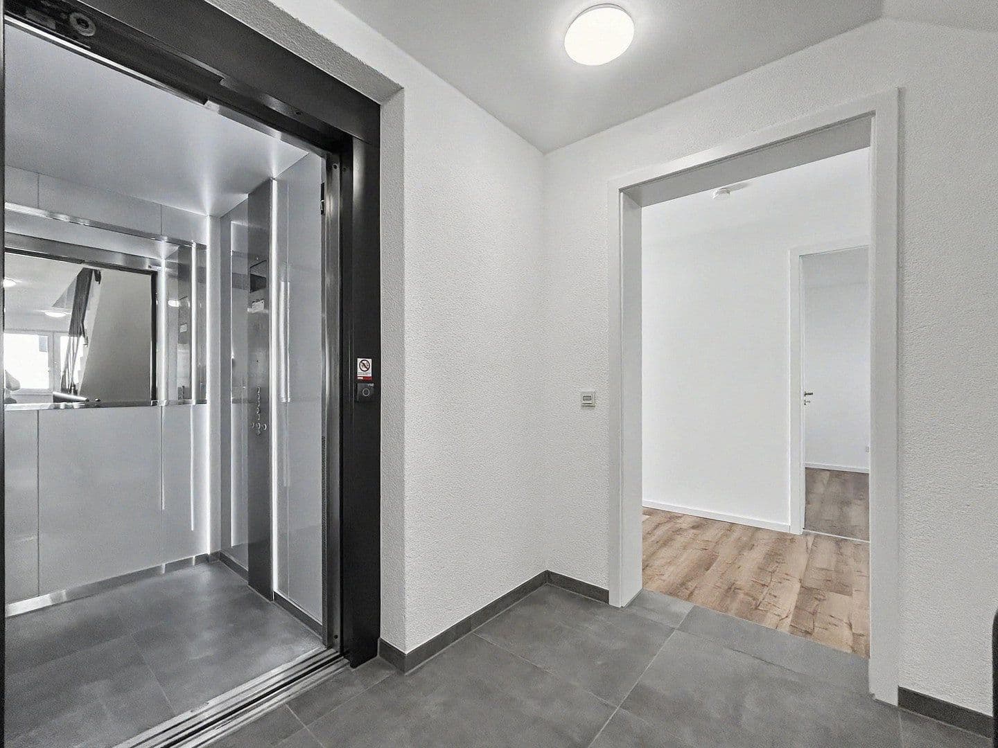Prenájom bytu 3-izbový 82 m², Köln, Severné Porýnie - Westfálsko Prenájom bytu 3-izbový 82 m², Köln, Severné Porýnie - Westfálsko