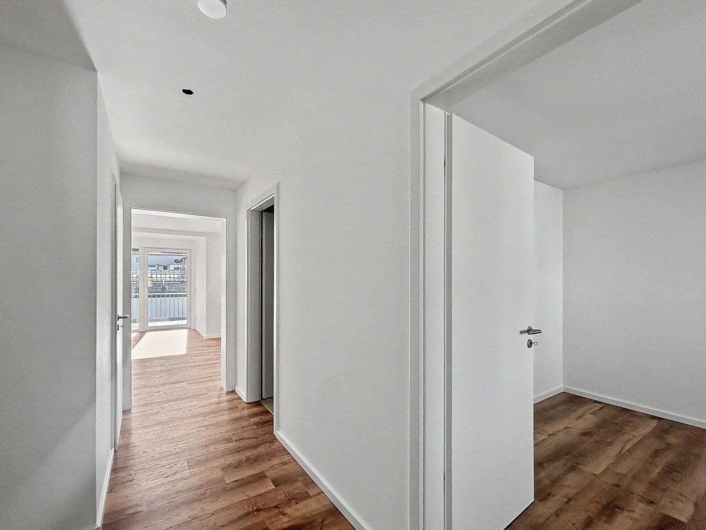 Prenájom bytu 3-izbový 82 m², Köln, Severné Porýnie - Westfálsko Prenájom bytu 3-izbový 82 m², Köln, Severné Porýnie - Westfálsko