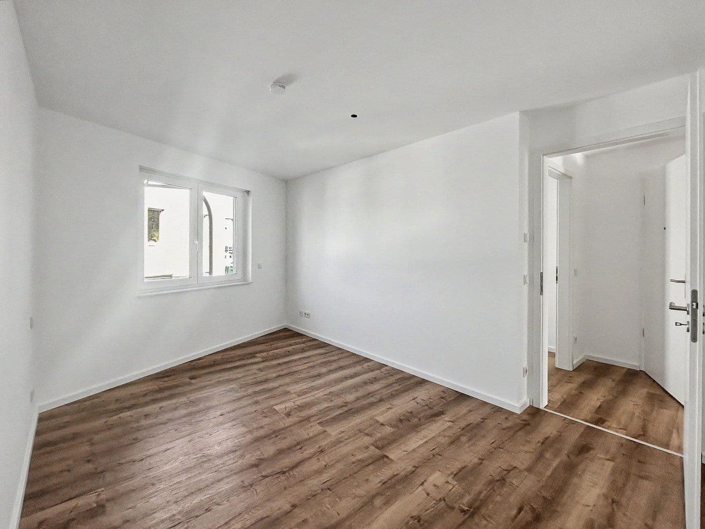 Prenájom bytu 3-izbový 82 m², Köln, Severné Porýnie - Westfálsko Prenájom bytu 3-izbový 82 m², Köln, Severné Porýnie - Westfálsko