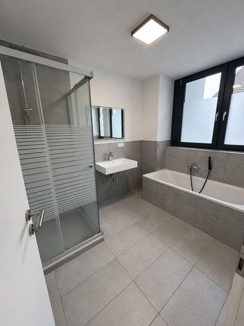 Prenájom bytu 3-izbový 87 m², Schillerstraße 9, Bad Schönborn, Bádensko-Wurttembersko Prenájom bytu 3-izbový 87 m², Schillerstraße 9, Bad Schönborn, Bádensko-Wurttembersko