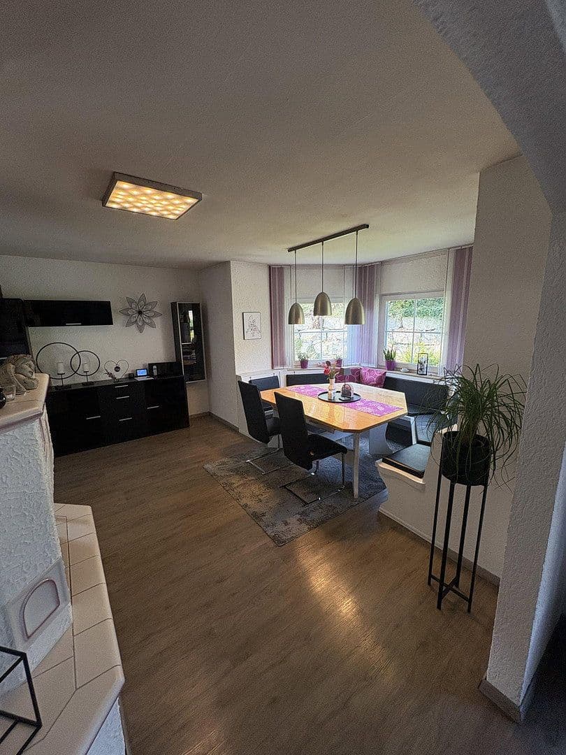 Predaj domu 133 m², pozemek 730 m², Kugelbergweg 5, Beratzhausen, Bavorsko Predaj domu 133 m², pozemek 730 m², Kugelbergweg 5, Beratzhausen, Bavorsko
