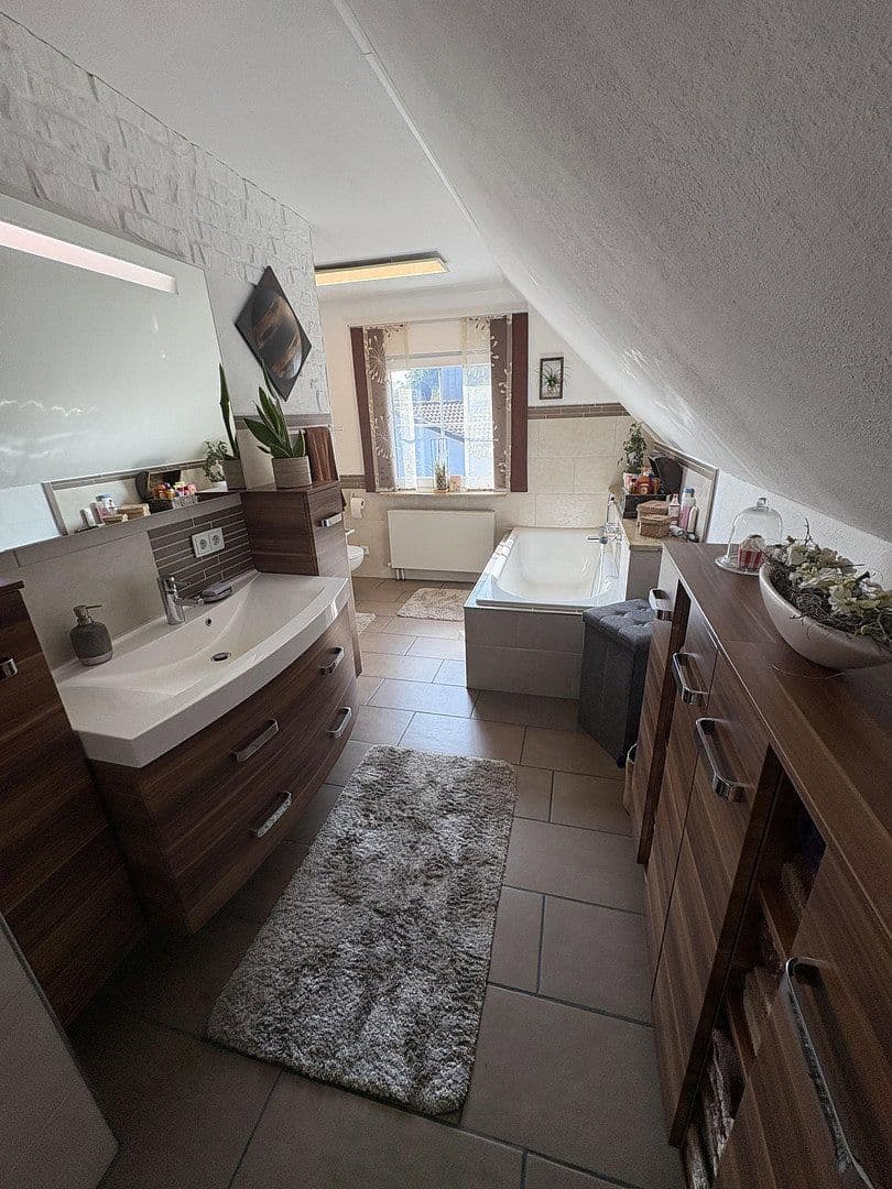 Predaj domu 133 m², pozemek 730 m², Kugelbergweg 5, Beratzhausen, Bavorsko Predaj domu 133 m², pozemek 730 m², Kugelbergweg 5, Beratzhausen, Bavorsko