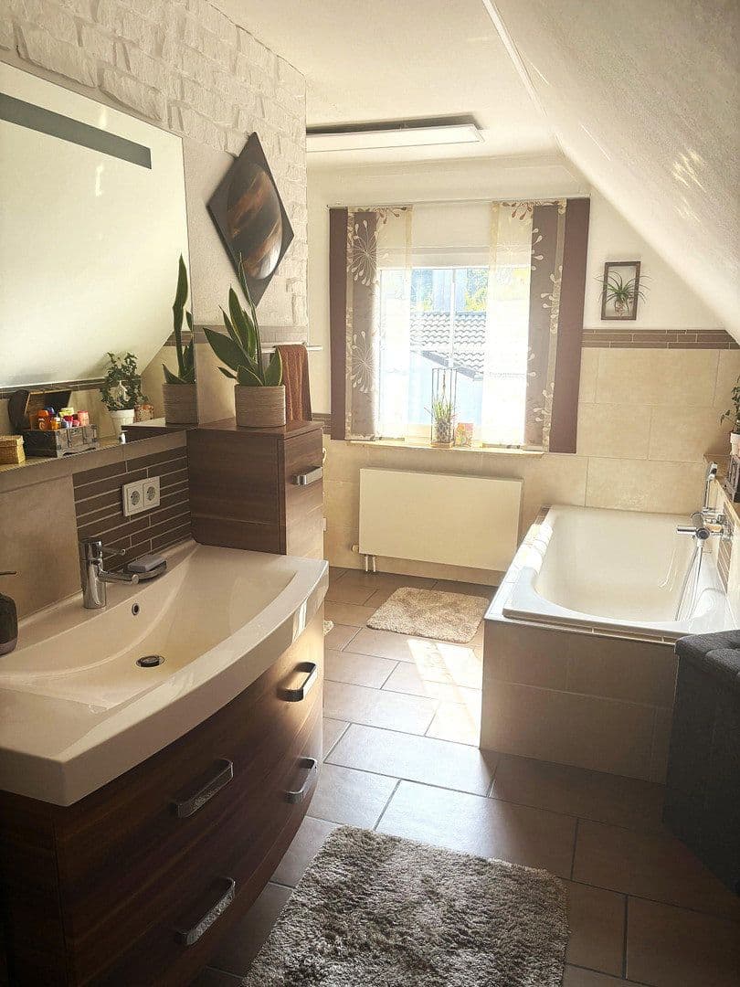 Predaj domu 133 m², pozemek 730 m², Kugelbergweg 5, Beratzhausen, Bavorsko Predaj domu 133 m², pozemek 730 m², Kugelbergweg 5, Beratzhausen, Bavorsko