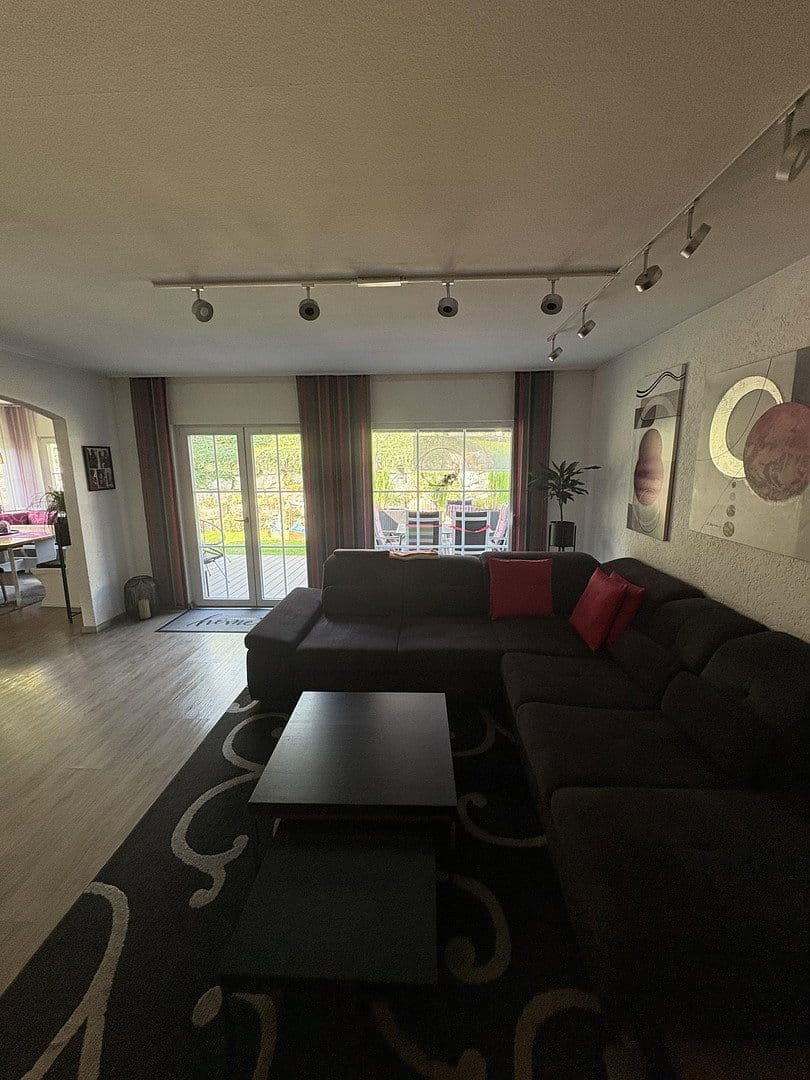 Predaj domu 133 m², pozemek 730 m², Kugelbergweg 5, Beratzhausen, Bavorsko Predaj domu 133 m², pozemek 730 m², Kugelbergweg 5, Beratzhausen, Bavorsko