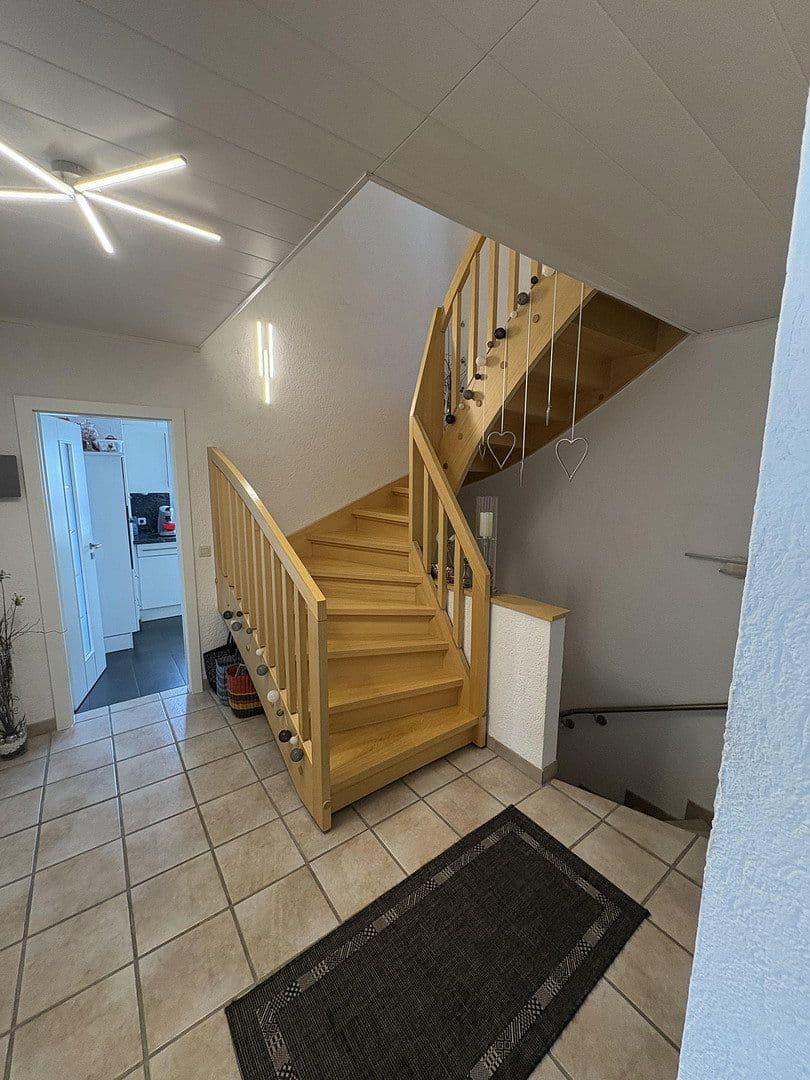 Predaj domu 133 m², pozemek 730 m², Kugelbergweg 5, Beratzhausen, Bavorsko Predaj domu 133 m², pozemek 730 m², Kugelbergweg 5, Beratzhausen, Bavorsko
