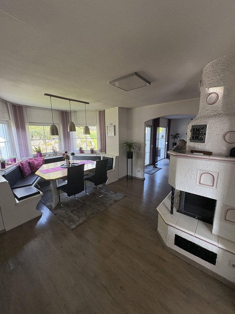 Predaj domu 133 m², pozemek 730 m², Kugelbergweg 5, Beratzhausen, Bavorsko Predaj domu 133 m², pozemek 730 m², Kugelbergweg 5, Beratzhausen, Bavorsko