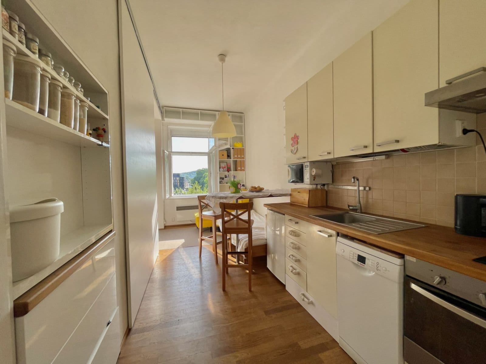 Prenájom bytu 1-izbový 38 m², Thámova, Praha, Praha Prenájom bytu 1-izbový 38 m², Thámova, Praha, Praha