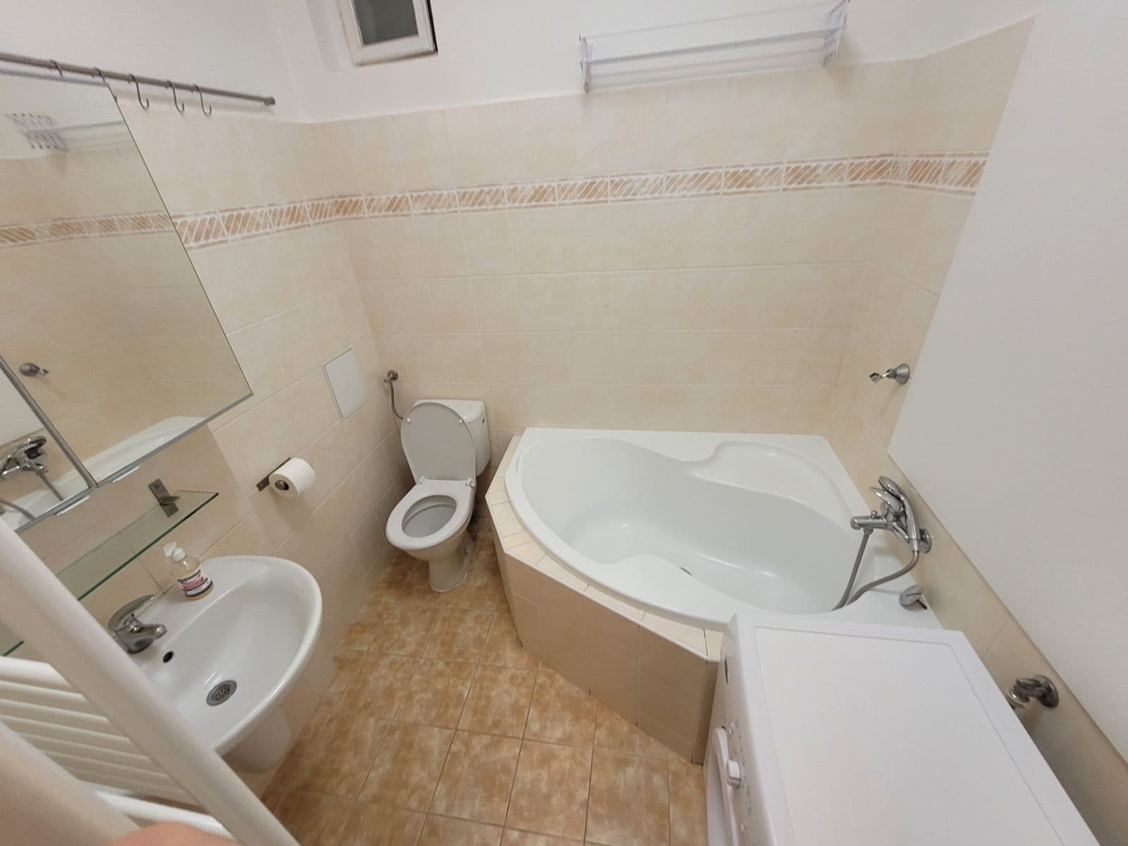 Prenájom bytu 1-izbový 38 m², Thámova, Praha, Praha Prenájom bytu 1-izbový 38 m², Thámova, Praha, Praha