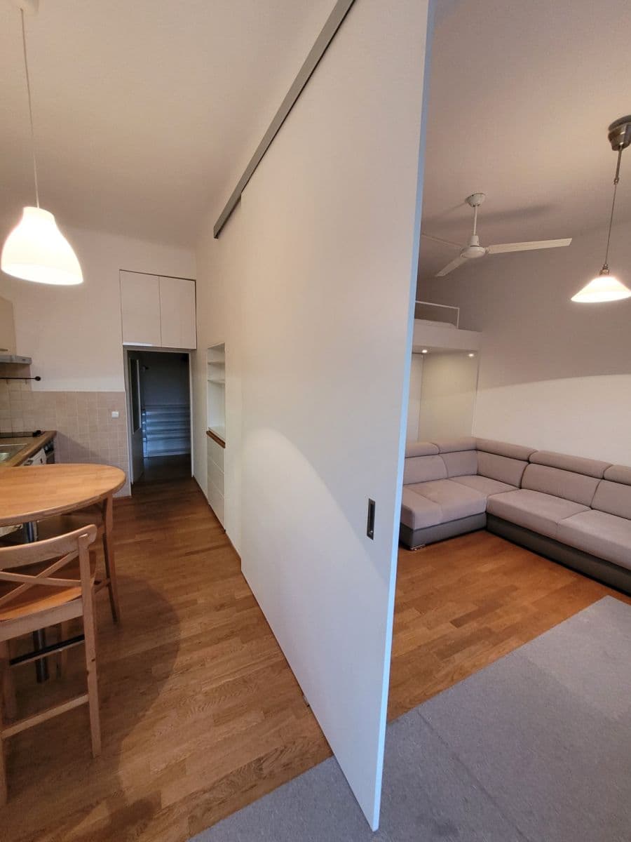 Prenájom bytu 1-izbový 38 m², Thámova, Praha, Praha Prenájom bytu 1-izbový 38 m², Thámova, Praha, Praha