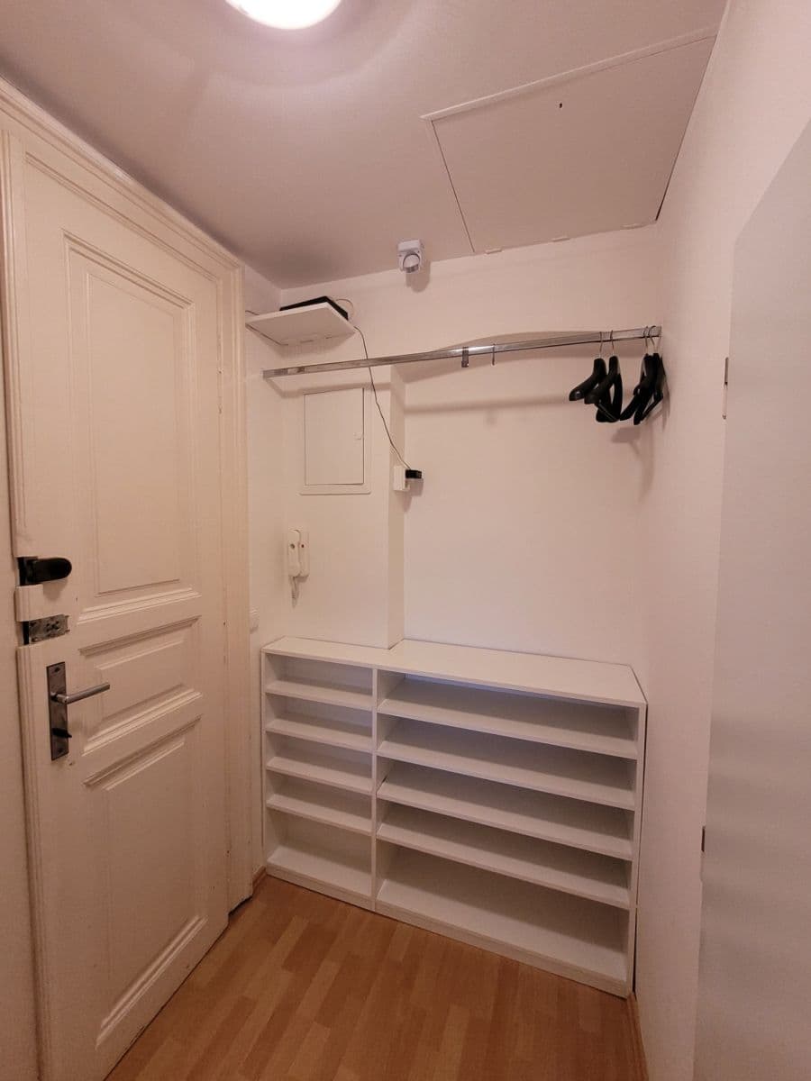 Prenájom bytu 1-izbový 38 m², Thámova, Praha, Praha Prenájom bytu 1-izbový 38 m², Thámova, Praha, Praha