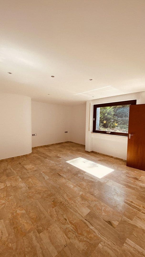 Prenájom bytu 3-izbový 99 m², Sindelfingen, Bádensko-Wurttembersko Prenájom bytu 3-izbový 99 m², Sindelfingen, Bádensko-Wurttembersko