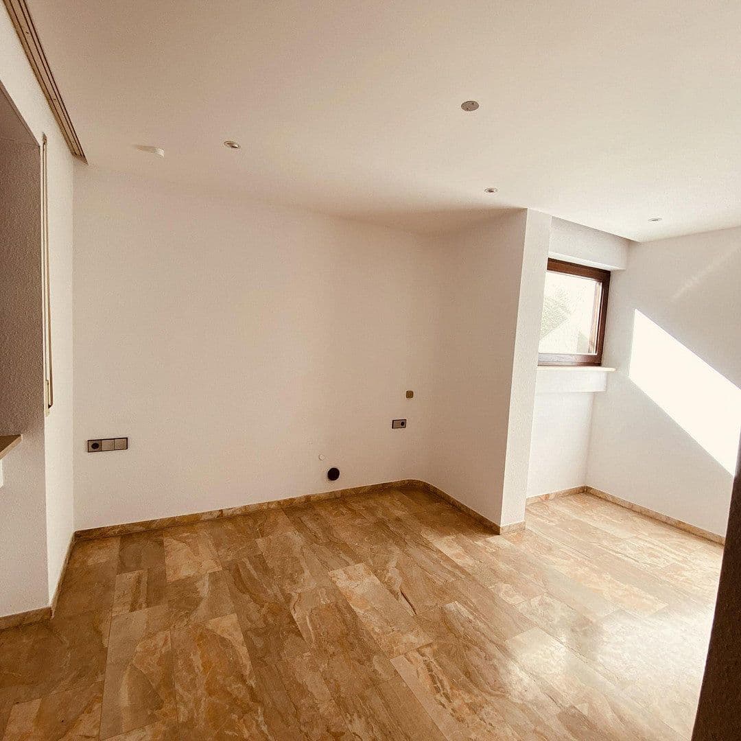 Prenájom bytu 3-izbový 99 m², Sindelfingen, Bádensko-Wurttembersko Prenájom bytu 3-izbový 99 m², Sindelfingen, Bádensko-Wurttembersko
