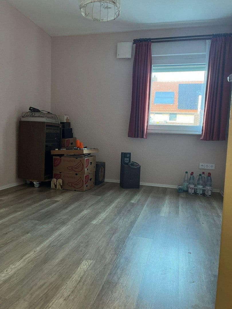 Predaj domu 138 m², pozemek 920 m², Kirchhain, Hesensko Predaj domu 138 m², pozemek 920 m², Kirchhain, Hesensko