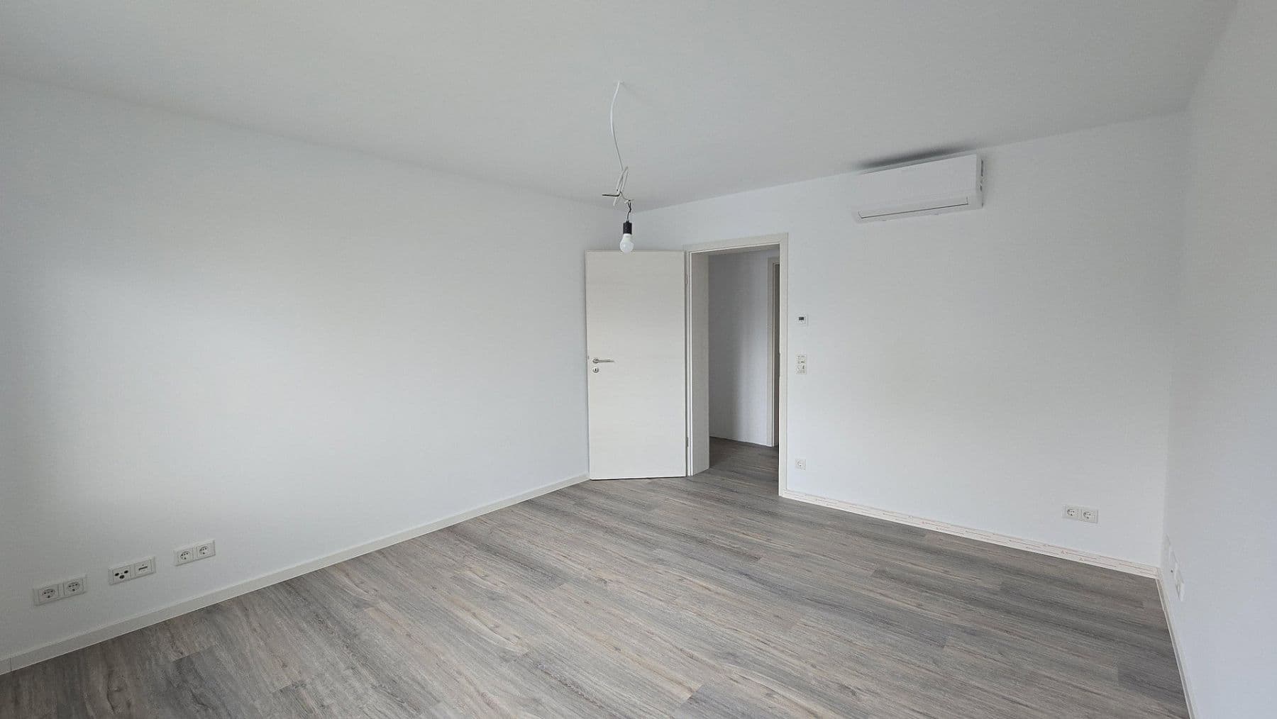 Prenájom bytu 3-izbový 80 m², Römerberg, Porýnie-Falcko Prenájom bytu 3-izbový 80 m², Römerberg, Porýnie-Falcko