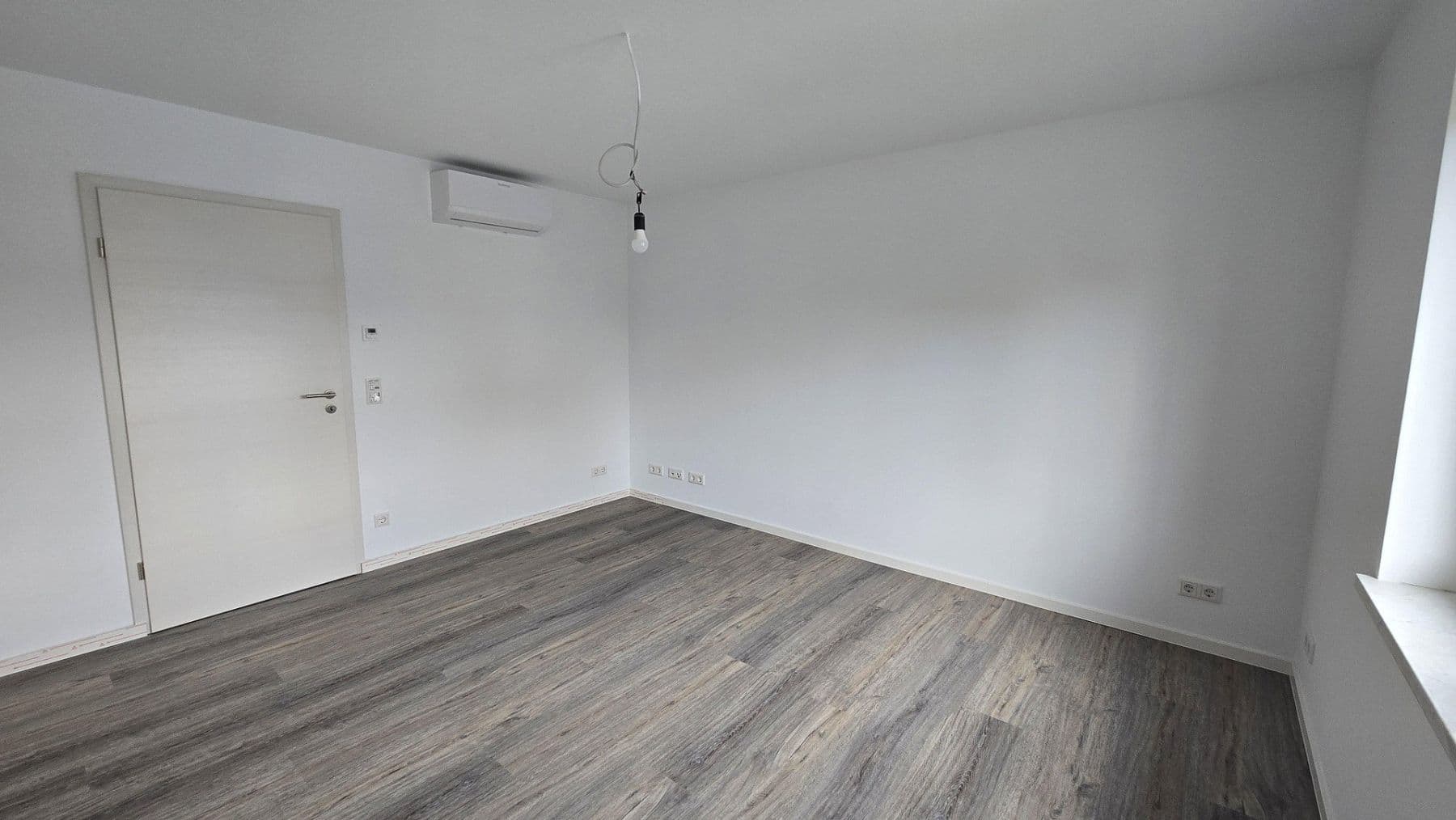 Prenájom bytu 3-izbový 80 m², Römerberg, Porýnie-Falcko Prenájom bytu 3-izbový 80 m², Römerberg, Porýnie-Falcko
