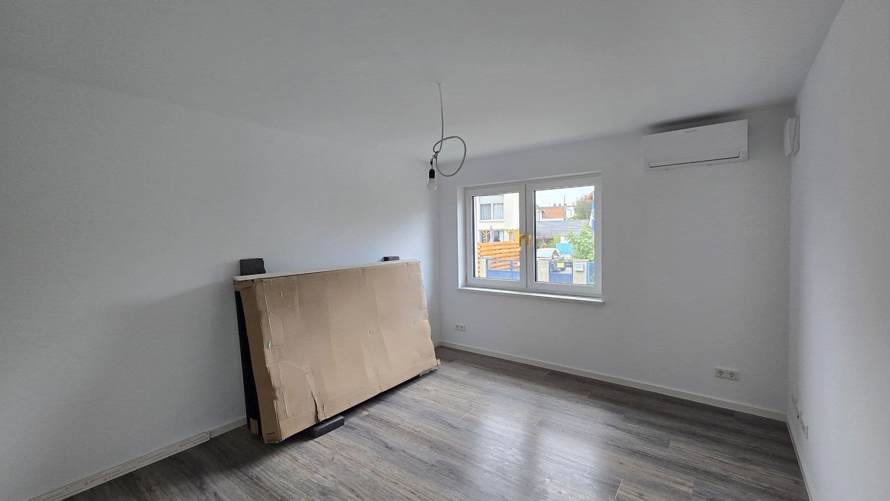 Prenájom bytu 3-izbový 80 m², Römerberg, Porýnie-Falcko Prenájom bytu 3-izbový 80 m², Römerberg, Porýnie-Falcko