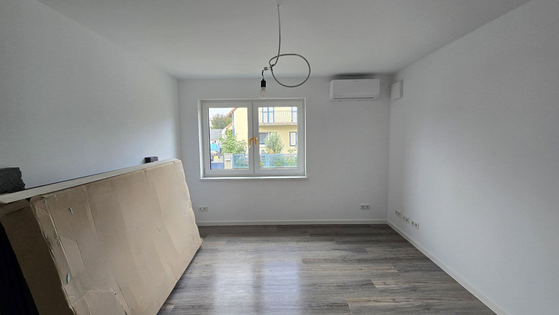 Prenájom bytu 3-izbový 80 m², Römerberg, Porýnie-Falcko Prenájom bytu 3-izbový 80 m², Römerberg, Porýnie-Falcko