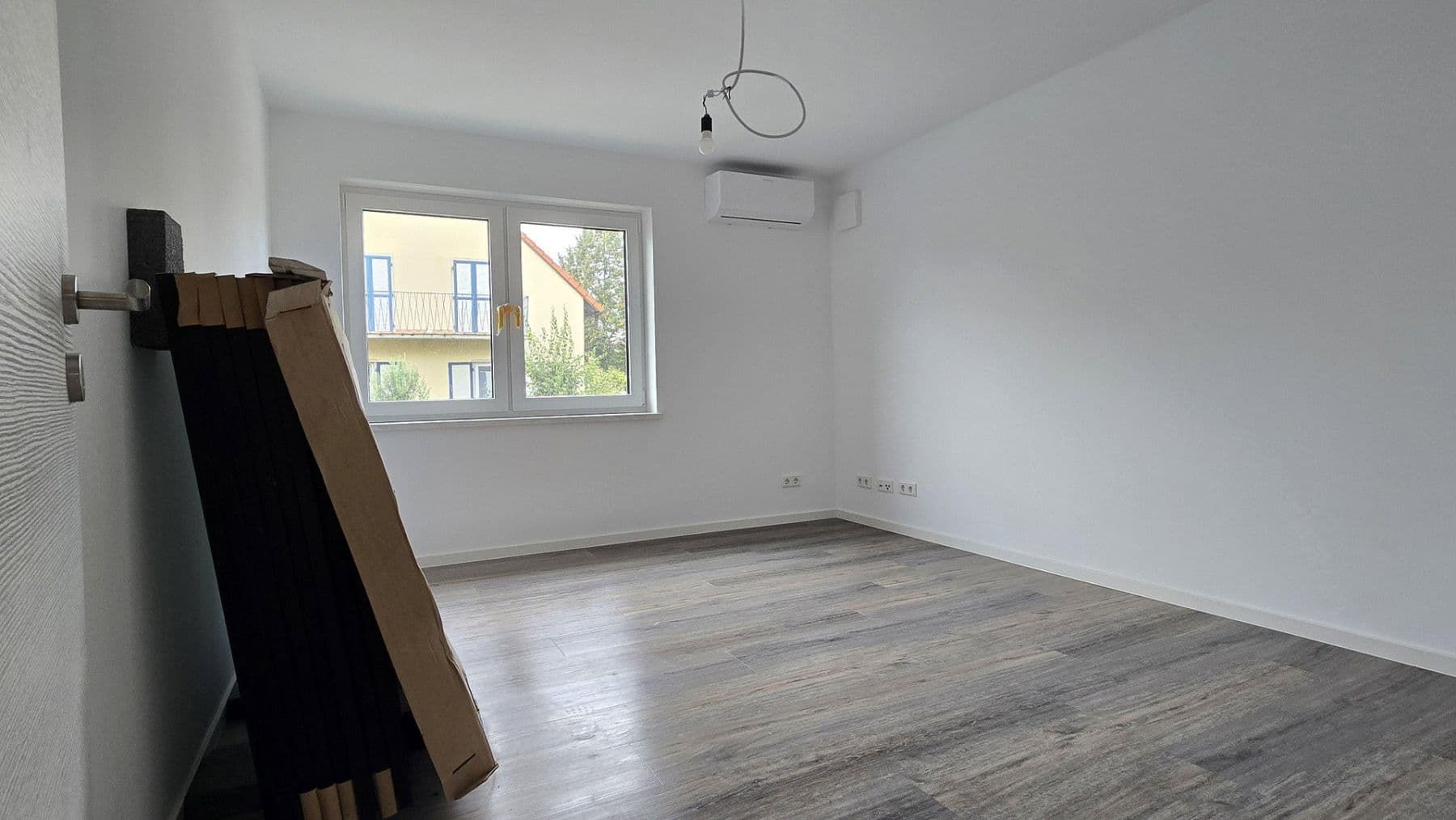 Prenájom bytu 3-izbový 80 m², Römerberg, Porýnie-Falcko Prenájom bytu 3-izbový 80 m², Römerberg, Porýnie-Falcko