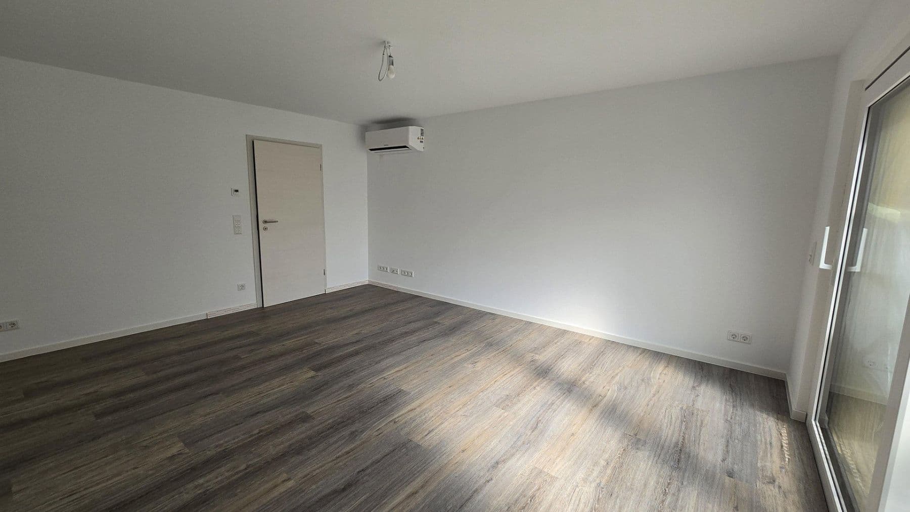 Prenájom bytu 3-izbový 80 m², Römerberg, Porýnie-Falcko Prenájom bytu 3-izbový 80 m², Römerberg, Porýnie-Falcko