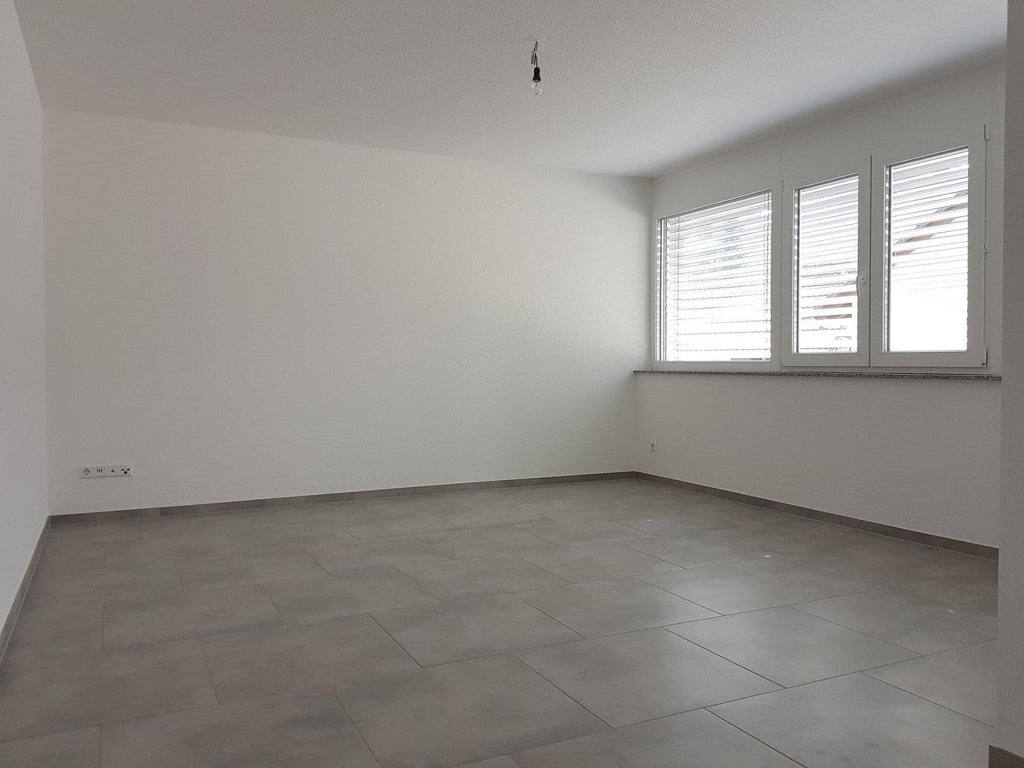 Prenájom bytu 3-izbový 73 m², Schliengen, Bádensko-Wurttembersko Prenájom bytu 3-izbový 73 m², Schliengen, Bádensko-Wurttembersko