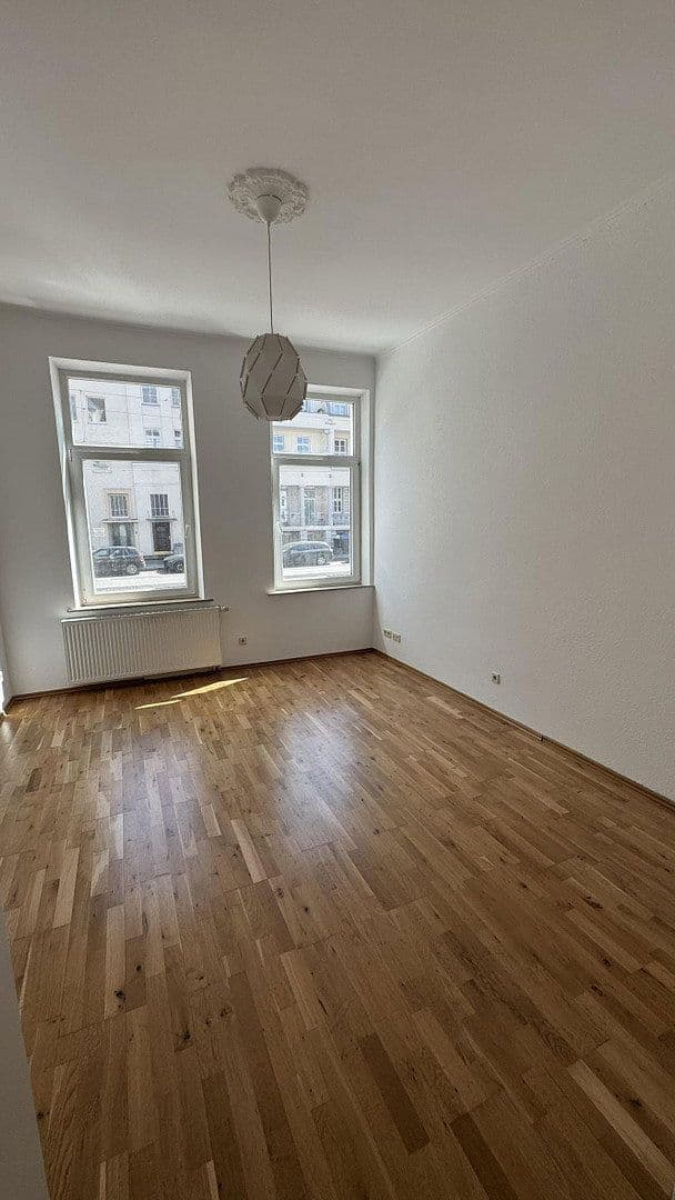 Prenájom bytu 6-izbový 160 m², Hannover, Dolné Sasko Prenájom bytu 6-izbový 160 m², Hannover, Dolné Sasko