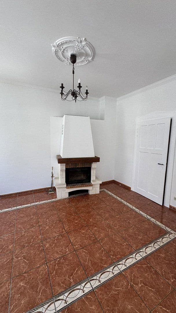 Prenájom bytu 6-izbový 160 m², Hannover, Dolné Sasko Prenájom bytu 6-izbový 160 m², Hannover, Dolné Sasko