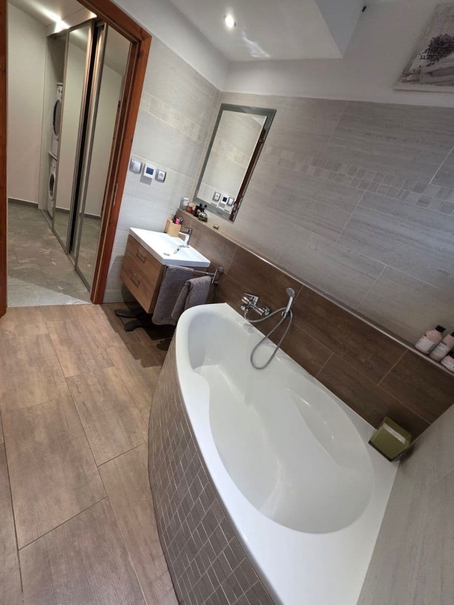 Prenájom bytu 3-izbový 68 m², Na Výsluní, Hradec Králové, Královéhradecký kraj Prenájom bytu 3-izbový 68 m², Na Výsluní, Hradec Králové, Královéhradecký kraj