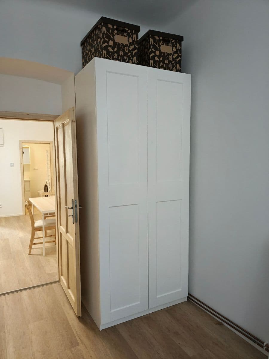 Prenájom bytu 1-izbový 42 m², Šlikova, Praha, Praha Prenájom bytu 1-izbový 42 m², Šlikova, Praha, Praha