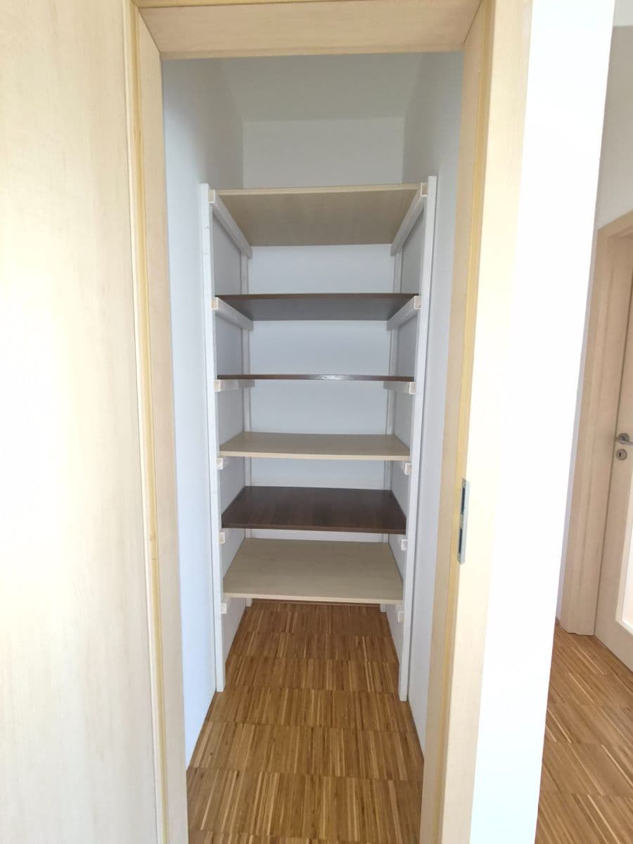 Prenájom bytu 3-izbový 111 m², Vránova, Brno, Jihomoravský kraj Prenájom bytu 3-izbový 111 m², Vránova, Brno, Jihomoravský kraj