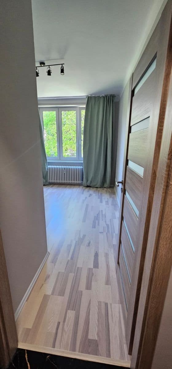 Prenájom bytu 1-izbový 25 m², Ke Strašnické, Praha, Praha Prenájom bytu 1-izbový 25 m², Ke Strašnické, Praha, Praha