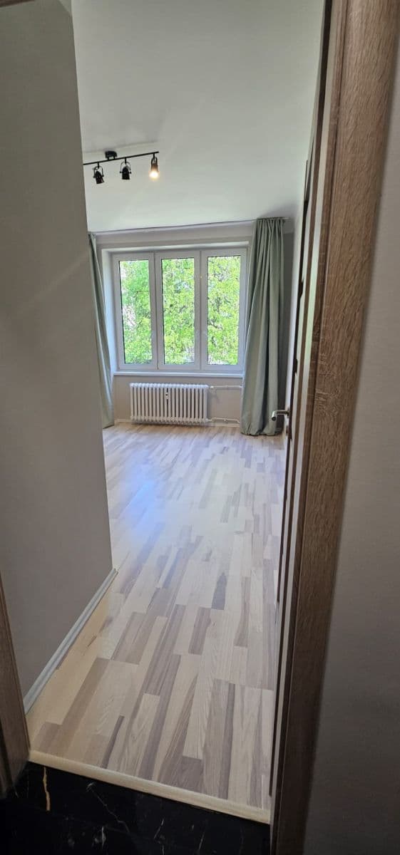 Prenájom bytu 1-izbový 25 m², Ke Strašnické, Praha, Praha Prenájom bytu 1-izbový 25 m², Ke Strašnické, Praha, Praha