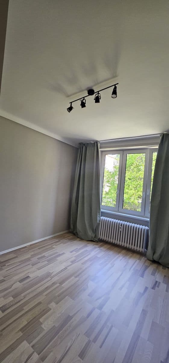Prenájom bytu 1-izbový 25 m², Ke Strašnické, Praha, Praha Prenájom bytu 1-izbový 25 m², Ke Strašnické, Praha, Praha
