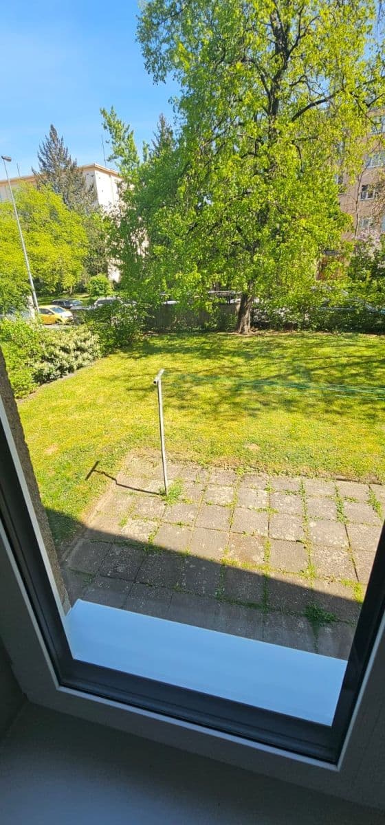 Prenájom bytu 1-izbový 25 m², Ke Strašnické, Praha, Praha Prenájom bytu 1-izbový 25 m², Ke Strašnické, Praha, Praha