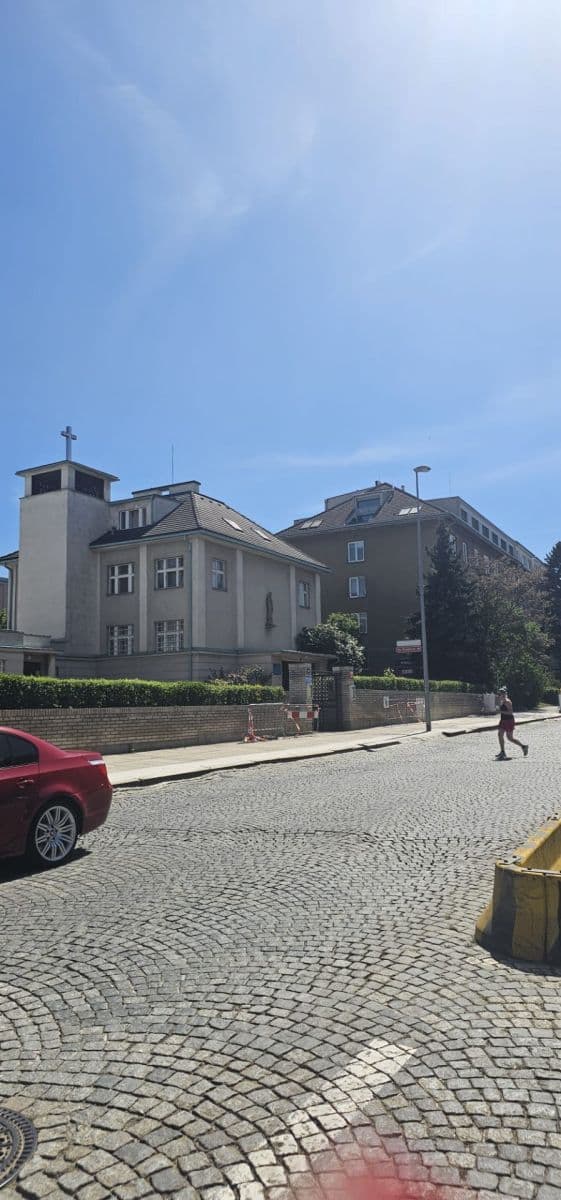 Prenájom bytu 1-izbový 25 m², Ke Strašnické, Praha, Praha Prenájom bytu 1-izbový 25 m², Ke Strašnické, Praha, Praha