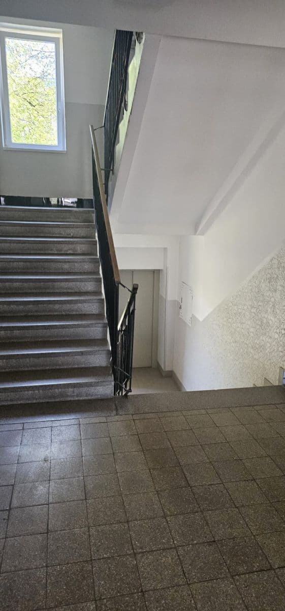 Prenájom bytu 1-izbový 25 m², Ke Strašnické, Praha, Praha Prenájom bytu 1-izbový 25 m², Ke Strašnické, Praha, Praha