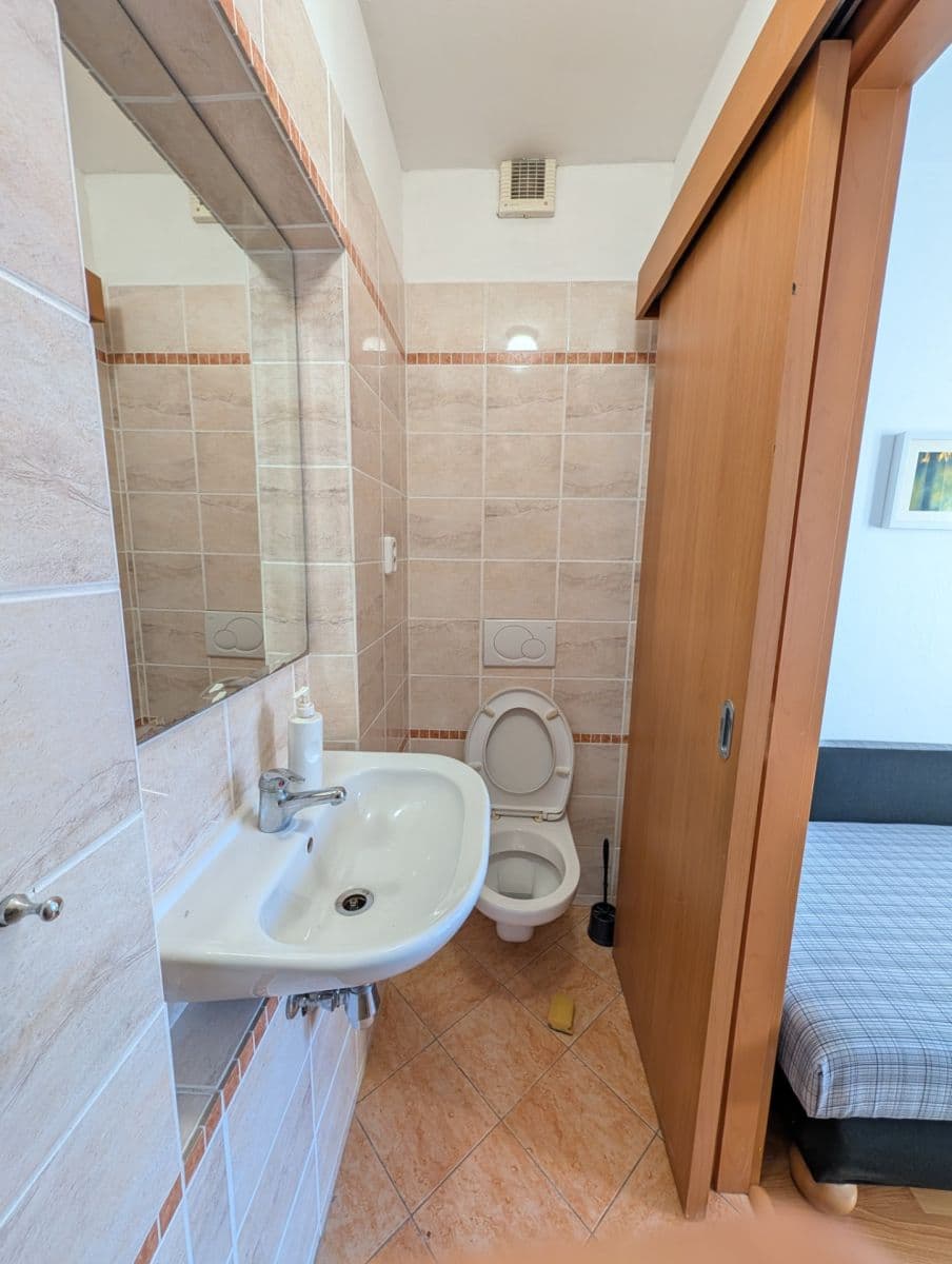 Prenájom bytu 1-izbový 14 m², Pivoňkova, Brno, Jihomoravský kraj Prenájom bytu 1-izbový 14 m², Pivoňkova, Brno, Jihomoravský kraj