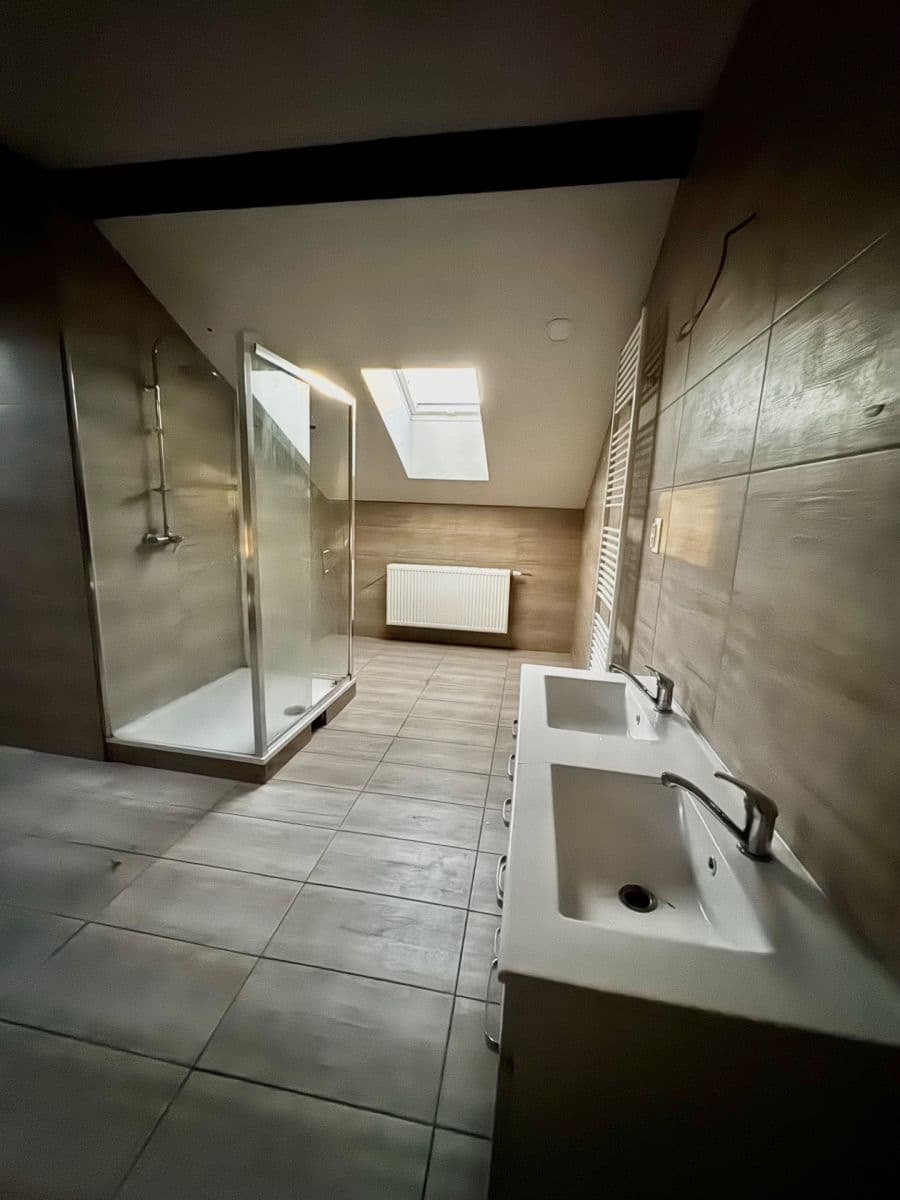 Prenájom bytu 4-izbový 217 m², Práce, Děčín, Ústecký kraj Prenájom bytu 4-izbový 217 m², Práce, Děčín, Ústecký kraj