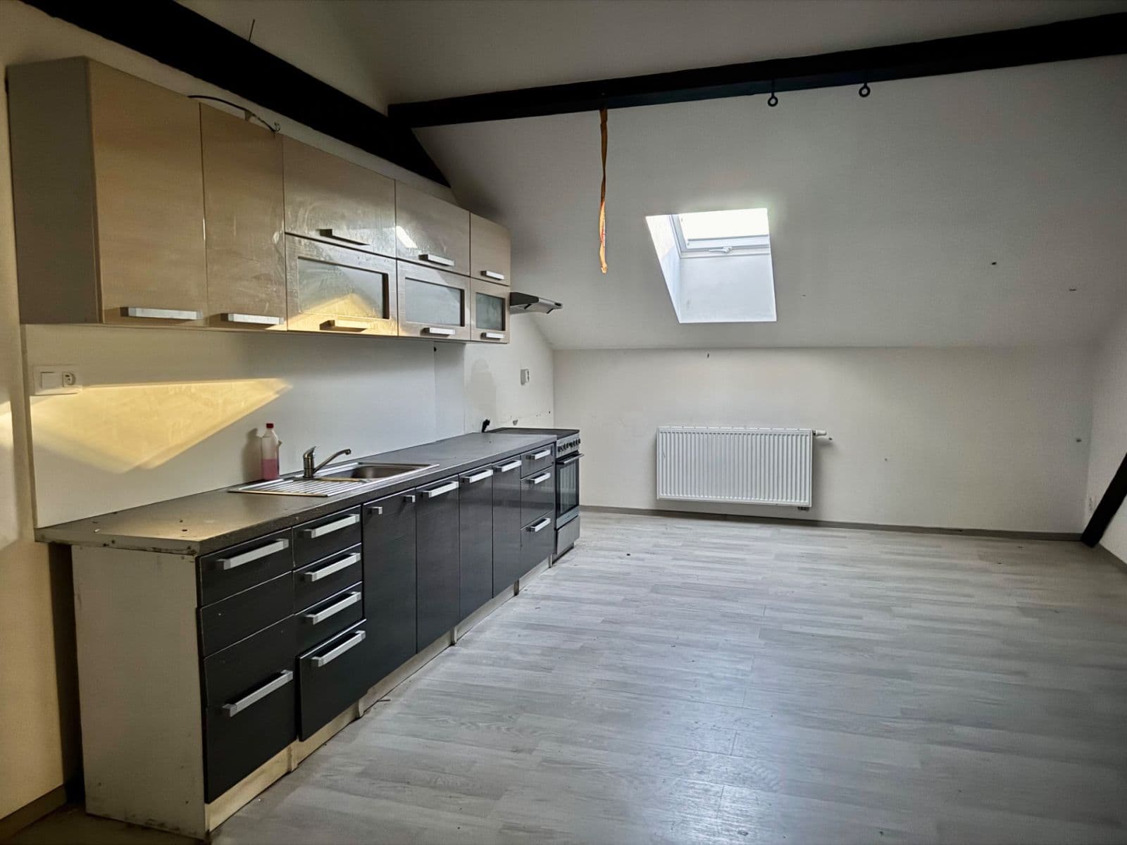 Prenájom bytu 4-izbový 217 m², Práce, Děčín, Ústecký kraj Prenájom bytu 4-izbový 217 m², Práce, Děčín, Ústecký kraj