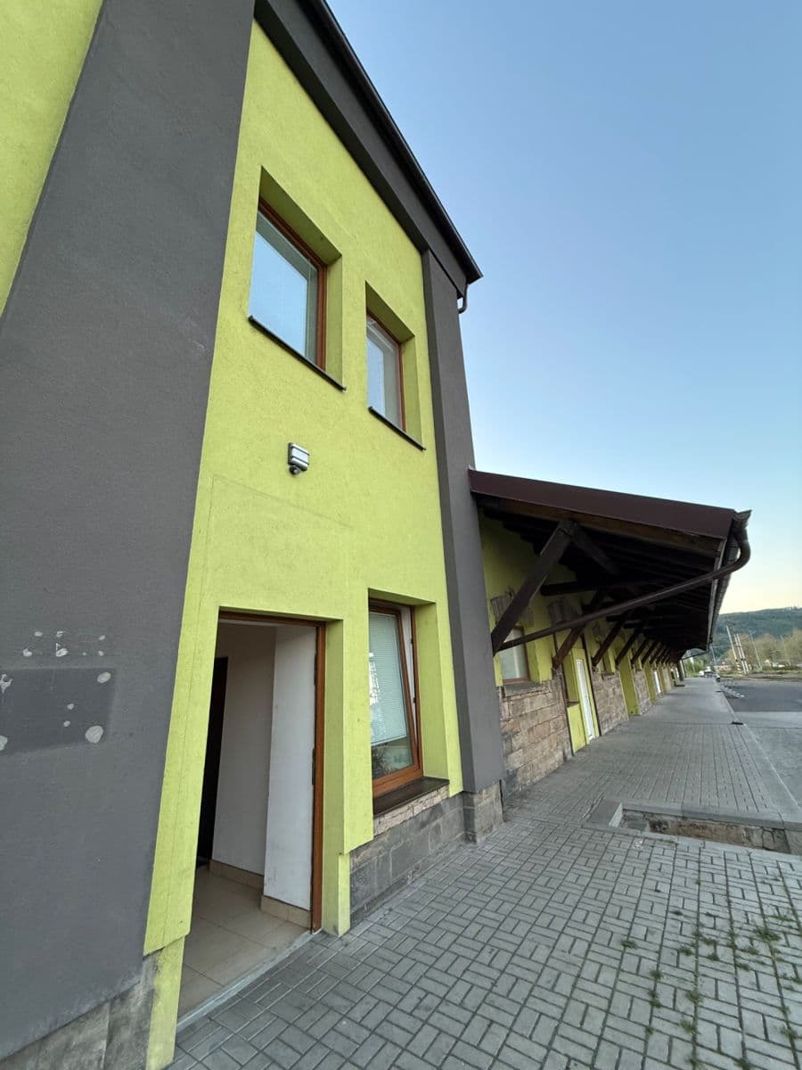 Prenájom bytu 4-izbový 217 m², Práce, Děčín, Ústecký kraj Prenájom bytu 4-izbový 217 m², Práce, Děčín, Ústecký kraj