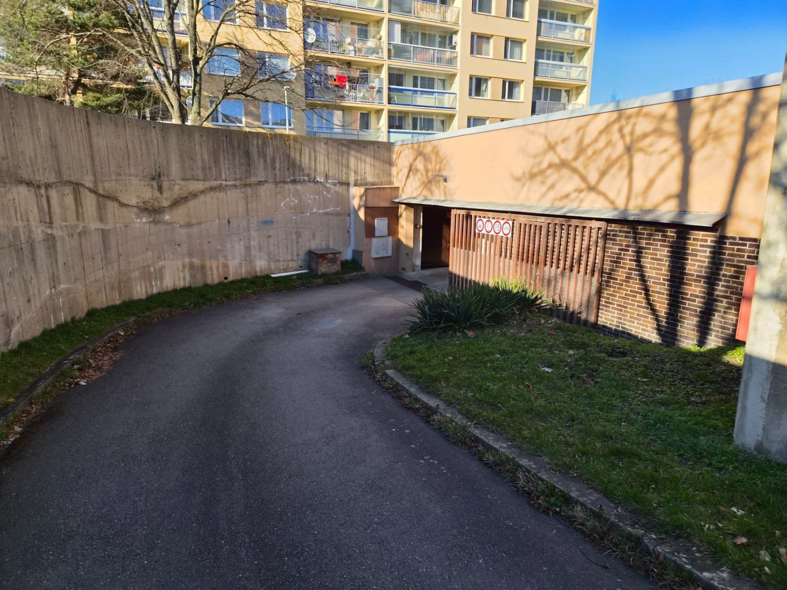 Prenájom garáže 17 m², Chalupkova, Praha, Praha Prenájom garáže 17 m², Chalupkova, Praha, Praha