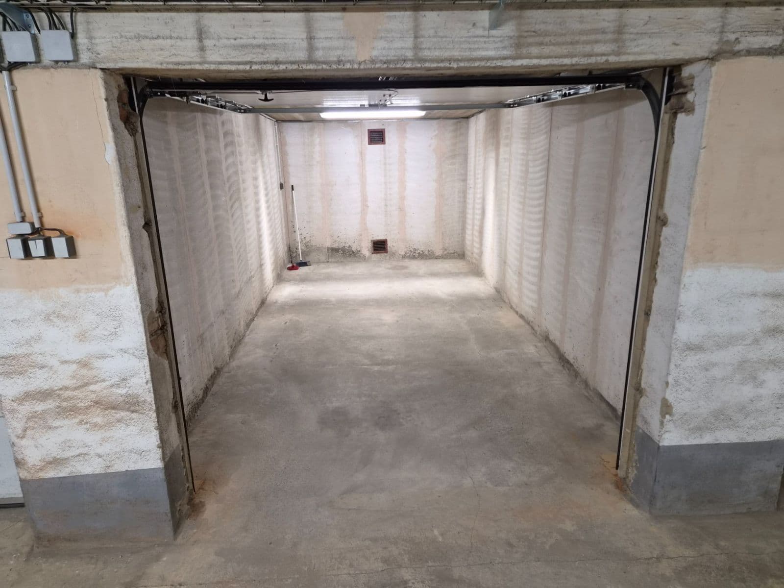 Prenájom garáže 17 m², Chalupkova, Praha, Praha Prenájom garáže 17 m², Chalupkova, Praha, Praha