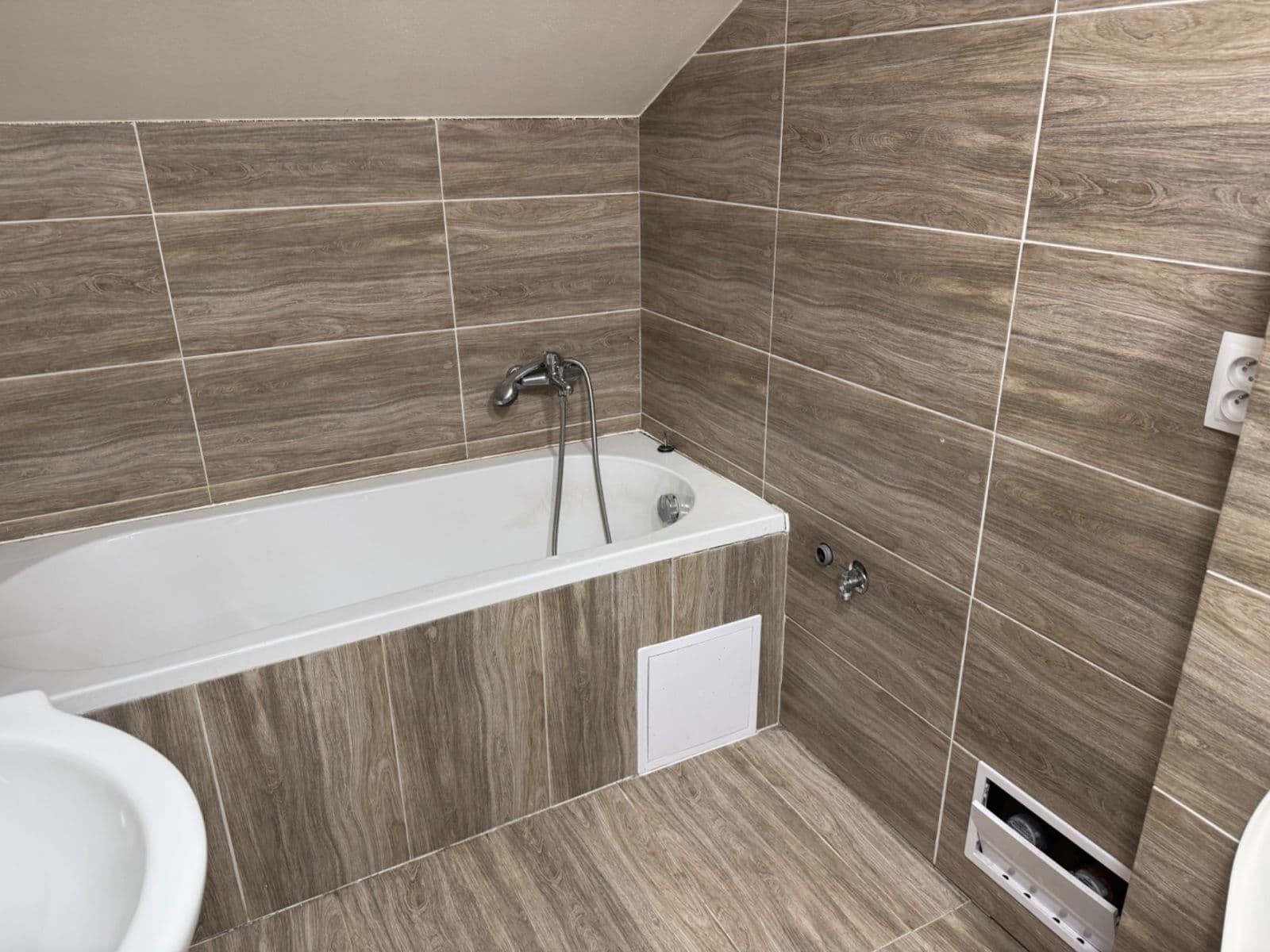 Prenájom bytu 2-izbový 46 m², Práce, Děčín, Ústecký kraj Prenájom bytu 2-izbový 46 m², Práce, Děčín, Ústecký kraj