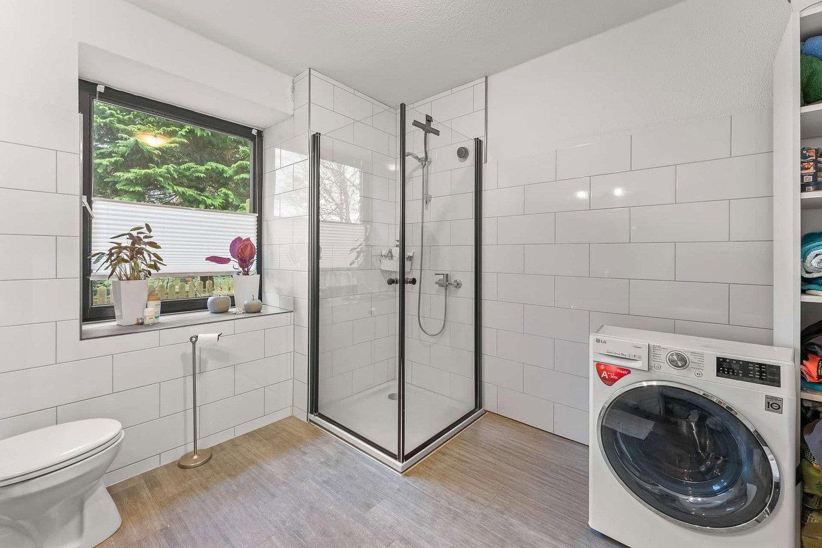 Prenájom bytu 3-izbový 128 m², Deichstraße 122a, Berne, Dolné Sasko Prenájom bytu 3-izbový 128 m², Deichstraße 122a, Berne, Dolné Sasko