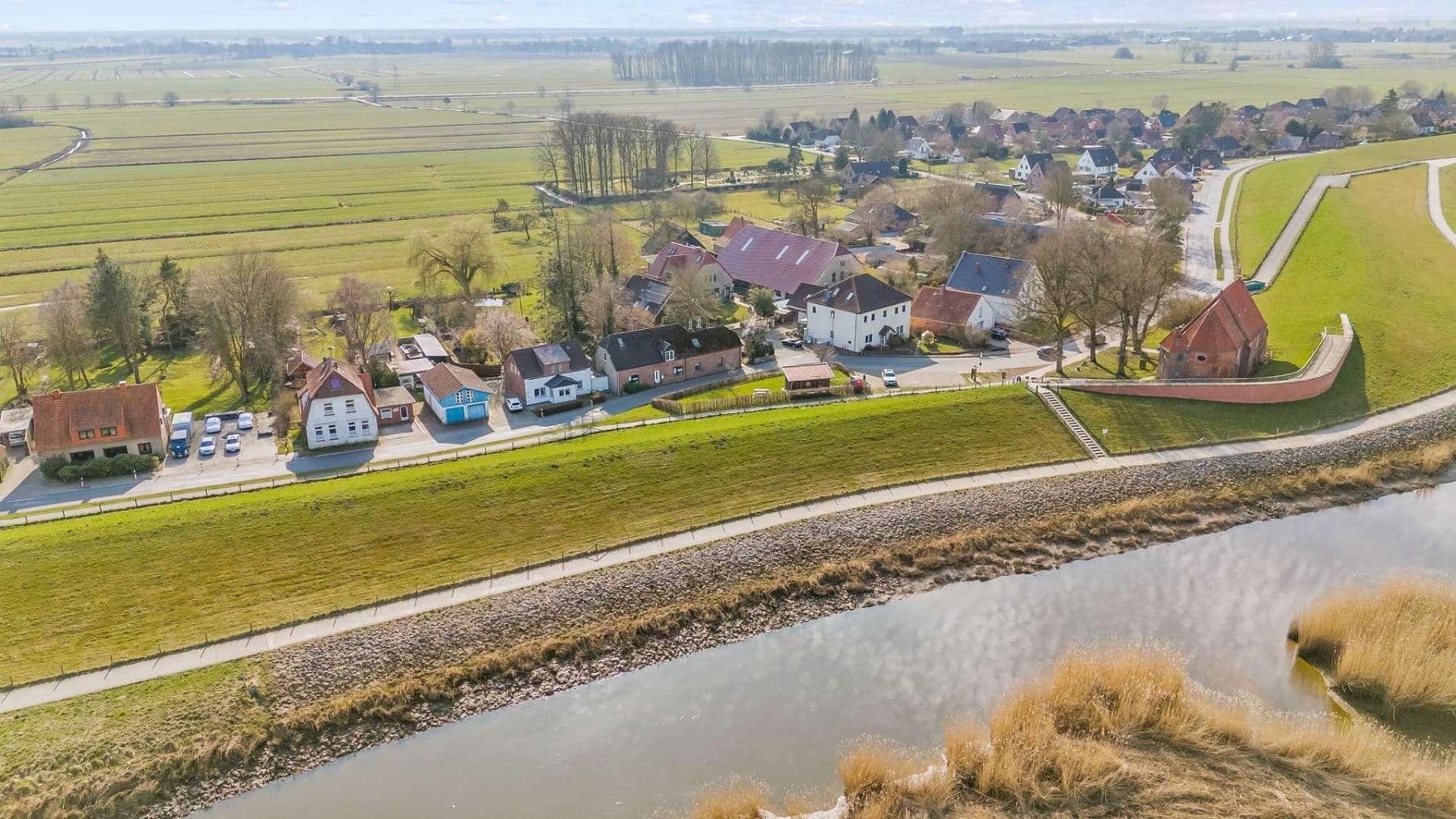 Prenájom bytu 3-izbový 128 m², Deichstraße 122a, Berne, Dolné Sasko Prenájom bytu 3-izbový 128 m², Deichstraße 122a, Berne, Dolné Sasko