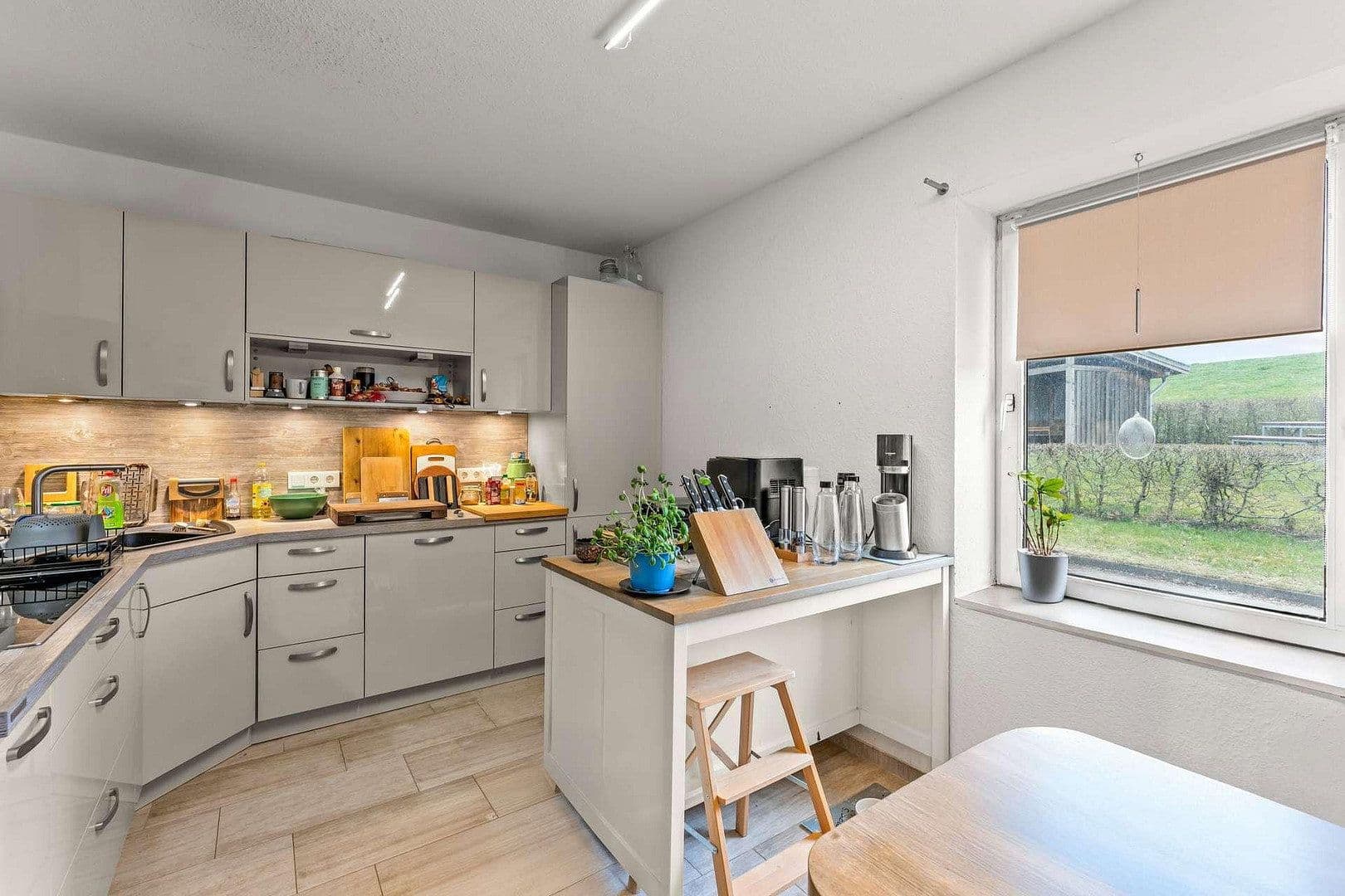 Prenájom bytu 3-izbový 128 m², Deichstraße 122a, Berne, Dolné Sasko Prenájom bytu 3-izbový 128 m², Deichstraße 122a, Berne, Dolné Sasko