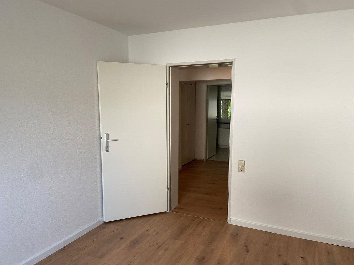 Prenájom bytu 3-izbový 100 m², Hockenheim, Bádensko-Wurttembersko Prenájom bytu 3-izbový 100 m², Hockenheim, Bádensko-Wurttembersko