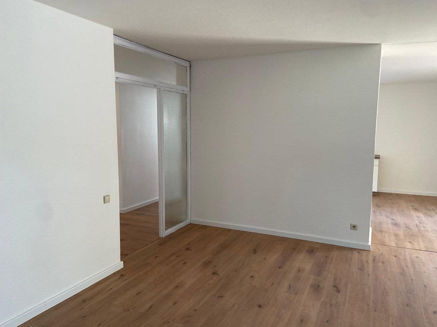 Prenájom bytu 3-izbový 100 m², Hockenheim, Bádensko-Wurttembersko Prenájom bytu 3-izbový 100 m², Hockenheim, Bádensko-Wurttembersko