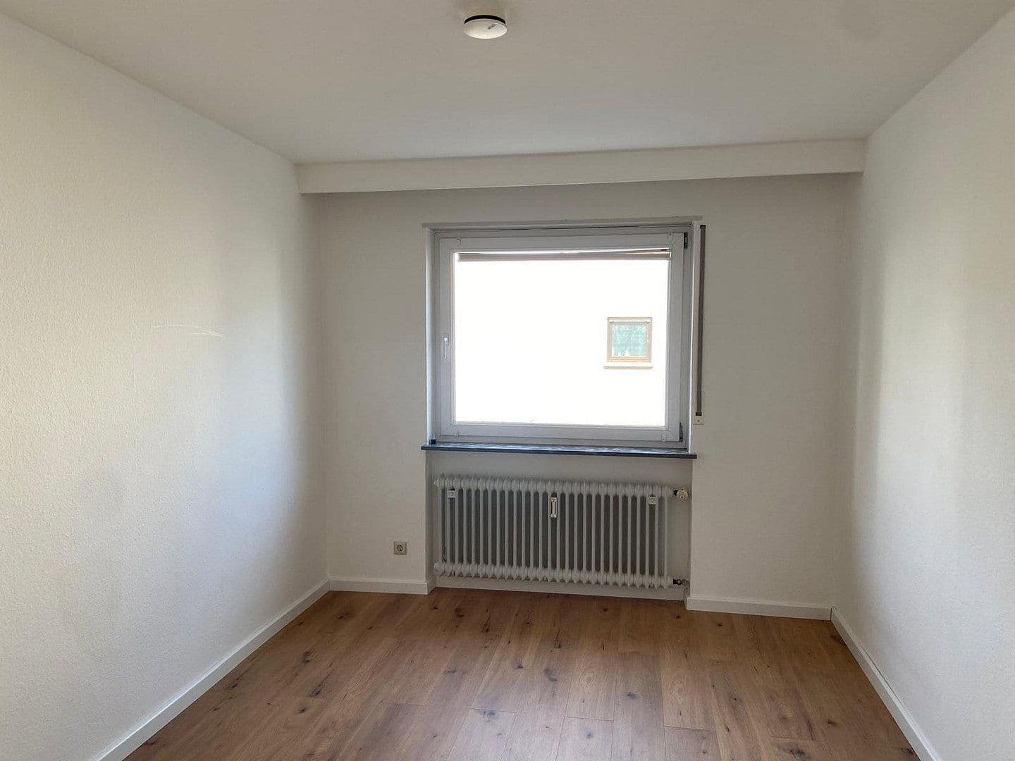 Prenájom bytu 3-izbový 100 m², Hockenheim, Bádensko-Wurttembersko Prenájom bytu 3-izbový 100 m², Hockenheim, Bádensko-Wurttembersko